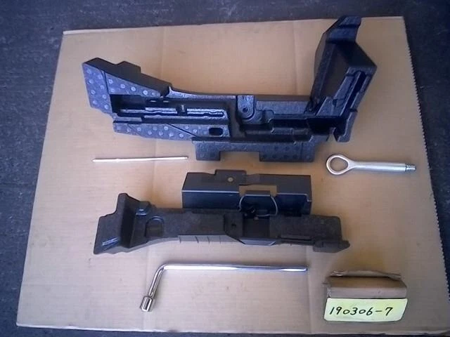 TOYOTA Lexus ls 2007 DAA-UVF46 Kit attrezzi [usato] [PA20156870]