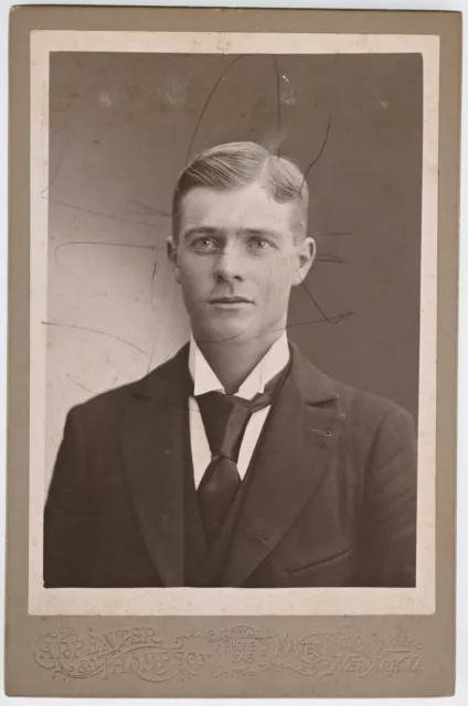 CIRCA 1890s CABINET CARD CARPENTER HANDSOME YOUNG MAN IN SUIT NEWARK OHIO