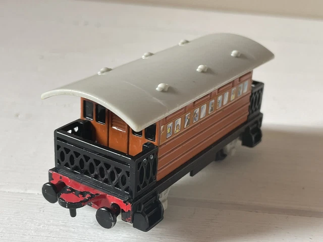 Thomas & Friends Bloomin' Thomas - Motore A Spinta Per Bambini 3+ In Metallo Pressofuso, Con Connettori, Fiori Colorati