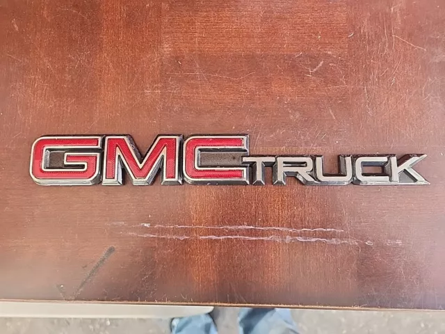 GMC 1500 Truck Sierra Sonoma Jimmy Tailgate Rear Emblem 15675400 3