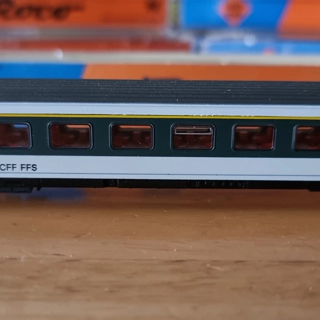 ROCO 24274 TYPE EW IV 1st class passenger car of the SBB £17.99