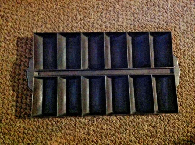 Old Antique Cast Iron D Gem Pan Roll Pan NICE Scarce Gate Marks Cornbread Rolls