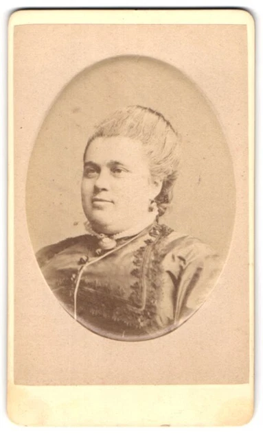 Fotografie Otto Reitmayer, München, Kaufinger-Strasse 9, Beleibte Dame mit Krag