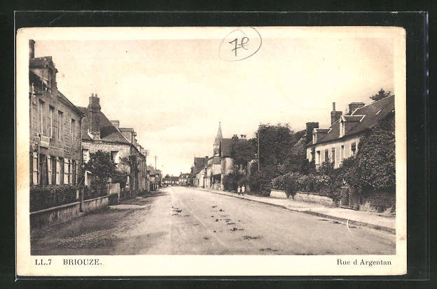 CPA Briouze, rue d´argentan