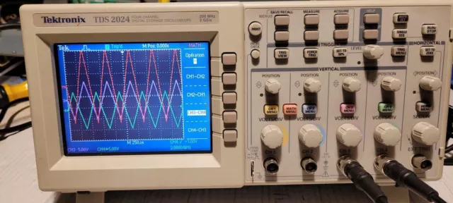 Tektronix TDS 2024 200MHz 2GS/s digital oscilloscope (working and tested)