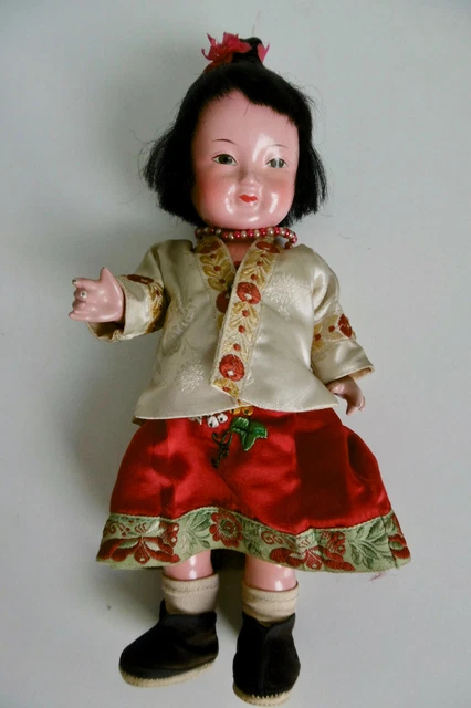 ANCIENNE POUPÉE TOUT EN COMPOSITION - SUPER COSTUME ORIENTAL - 27 cm