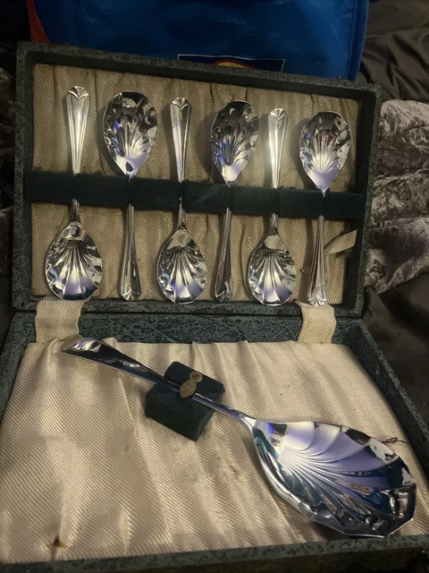 Vintage 1930 Silver Plated Shell Desert Spoons Sheffield