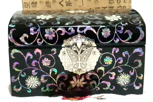 Korean Mother of Pearl Inlaid Domed-Top Jewellery Box Organiser Lacquerware 3