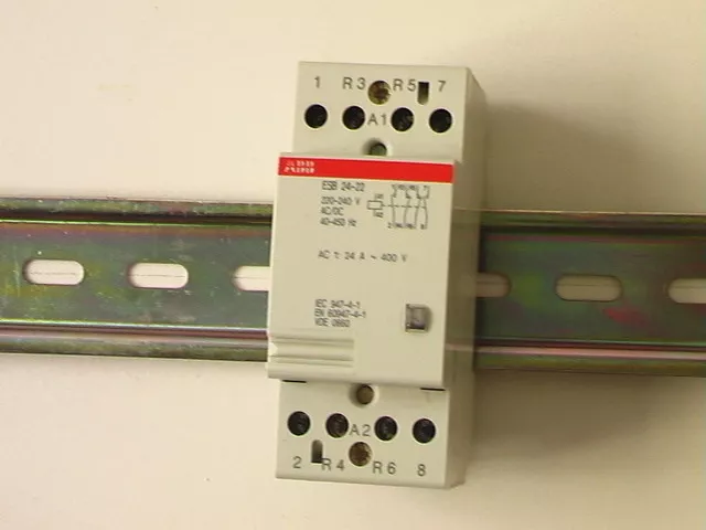 ESB-24-22 230VAC ABB Contacteur installation contactor schutze 2 x NO + 2 x NC
