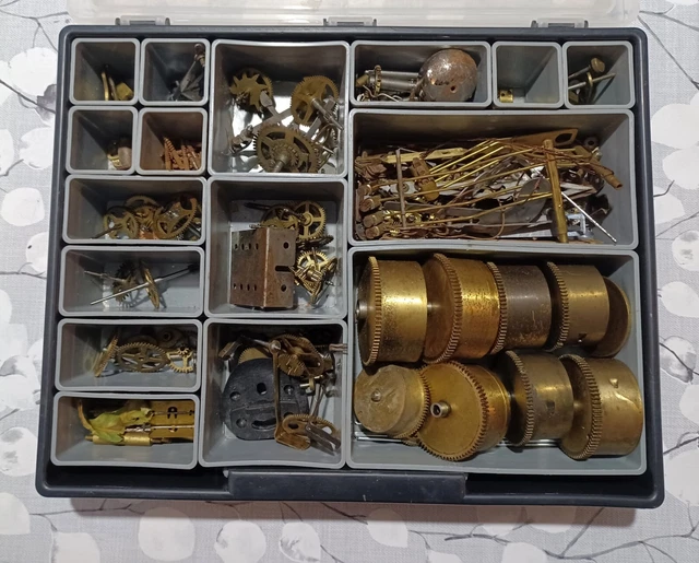 Lot De Pièces D'Horlogerie Pour Pendule - Aiguilles Et Composants - 140 Grammes - Neuf Sans étiquette - Bricolage Réparation