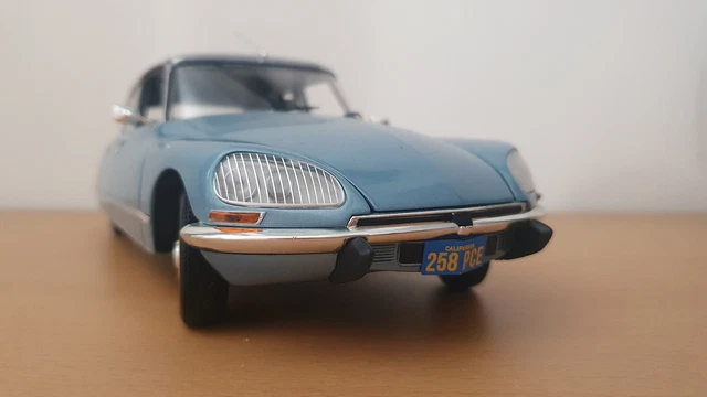 Voiture Miniature échelle 1/18 Norev Citroën DS 23 Pallas 1973 Mentalist