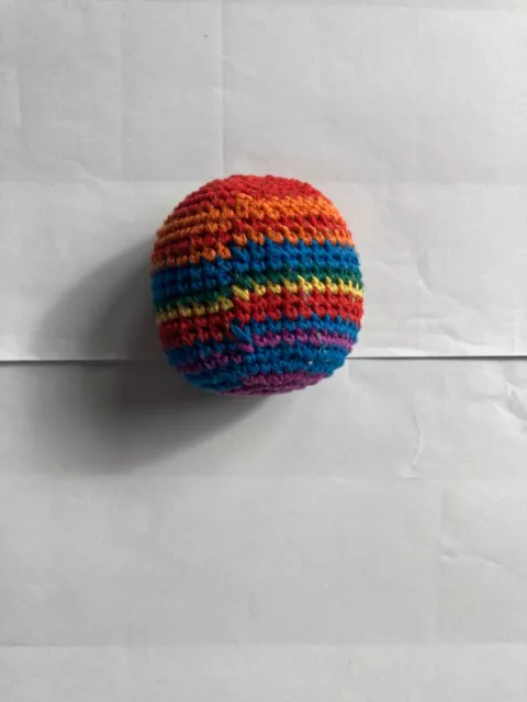 Gehäkelter Ball "Hacky sack" Anti-Stress-Ball bunt Regenbogenfarben unbenutzt