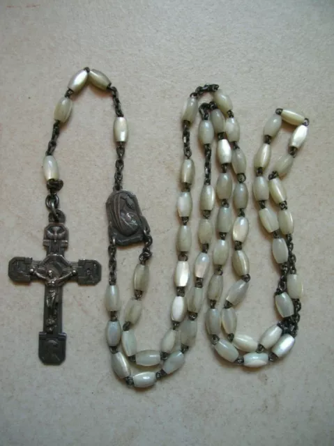 Ancien chapelet catholique avec perles en nacre de 39 cm