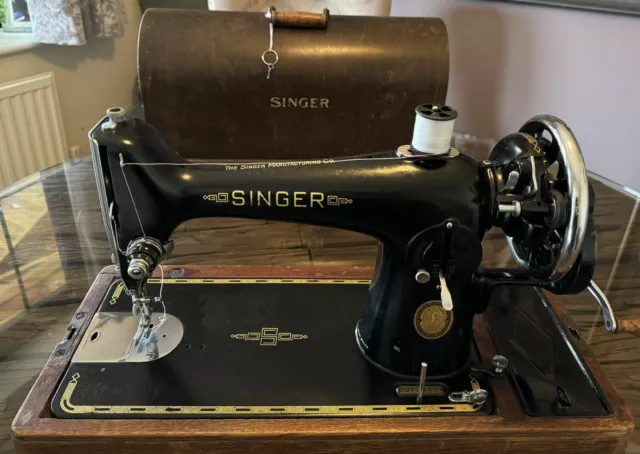 Máquina de coser vintage Singer 201k manivela. 1953