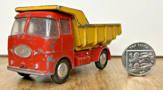 Corgi 460 – Camion Benne ERF 64 G Tunnel Cement – 1/50 – Métal – Occasion