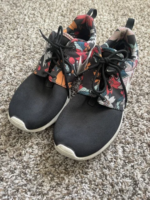 Nike Shoes Womens Roshe Run Floral Print Size 10