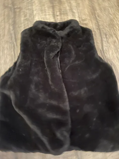 girls faux fur black vest. size small. sleeveless. Epic Threads