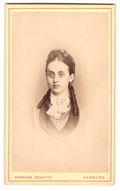 Fotografie Hermann Schütte, Hamburg, junge Frau Marie Hartz mit Korkenzieherloc