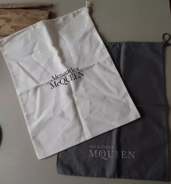 2 x sacchetti polvere per scarpe Alexander McQueen grigio e avorio 18 x 14 pollici NUOVI