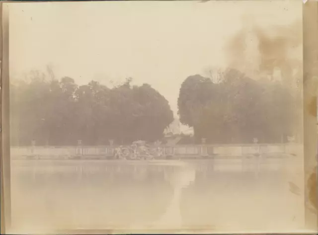 France, Versailles, Fontaine et étang du château, ca.1900, Vintage citrate print