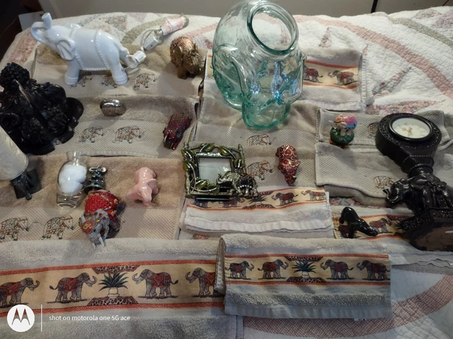 27 Piece Elephant Lot Lamp, Towels,Clock,Bookends, Figures Etc .. 27 Piece Elephant Lot Lamp, Towels,Clock,Bookends, Figures Etc ..