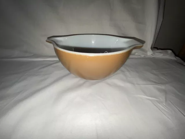 pyrex vintage bowls 1 1/2 q