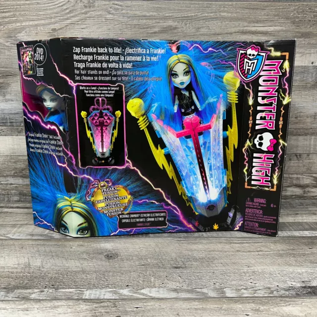 Monster High Frankie Stein Freaky Fusion Recharge Chamber Doll Set 2014 BJR46