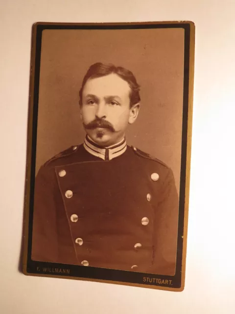Soldat mit Bart in Uniform - Portrait / CDV F. Willmann Stuttgart