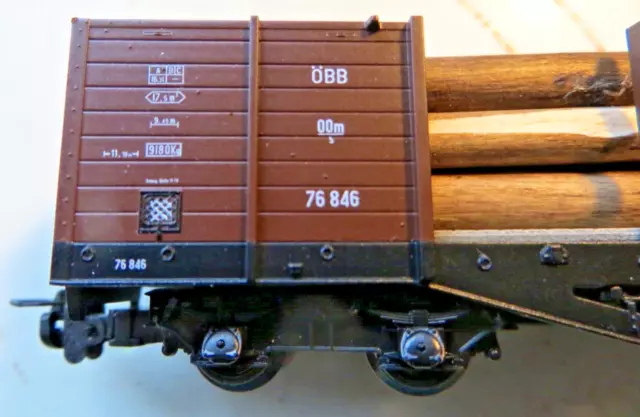 Roco 34520 H0e Hochbord/Rungenwagen OOm/s Mariazellerbahn der ÖBB mit Holzladung 2