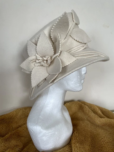 Gwyther Snoxells Il mio cappello madre della sposa gare di nozze battesimo floreale