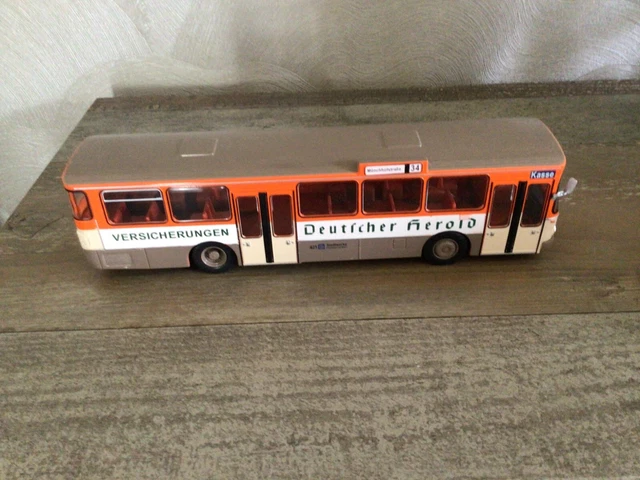 Station-service Mobil Miniature 1/43 – Jouet En Bois, Fabrication Française