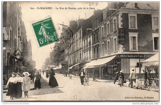 44 SAINT NAZAIRE - la rue de nantes pres de la gare
