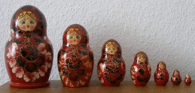 Russische Matroschka. 7 Holzpuppen. Matrjoschka. Babuschka. Matrioschka. 1998!