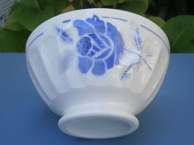 Ancien GRAND BOL DIGOIN. FLEURS BLEU. Numéroté 93 34. Dim: 17,3cm.x9,5cm
