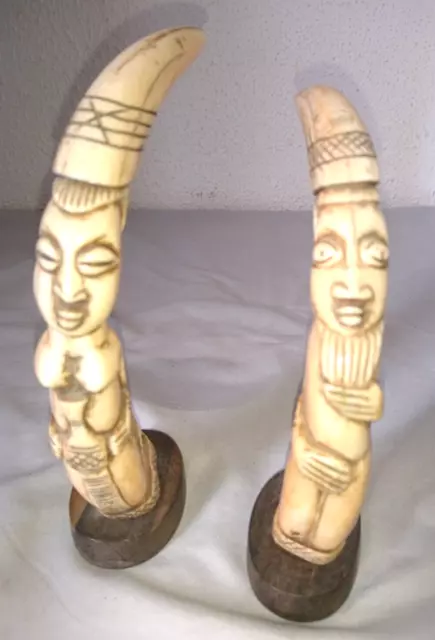 ANCIEN COUPLE PAIRE STATUETTE EN DENT PHACOCHERE ART AFRICAIN GUINEE debut 1900,