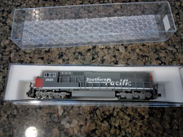 N Scale Kato SD70M Southern Pacific #9818  Item #176-7604 2006 Run