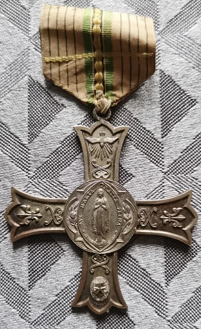 PETITE MEDAILLE RELIGIEUSE ancienne " Sainte Vierge à l’enfant