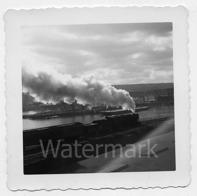 1940s - 1950s  snapshot Photo St Paul MN railroad train #2