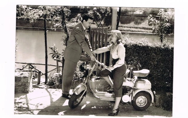 lambretta piaggio no vespa cartolina con coppia  innamorati anni 50