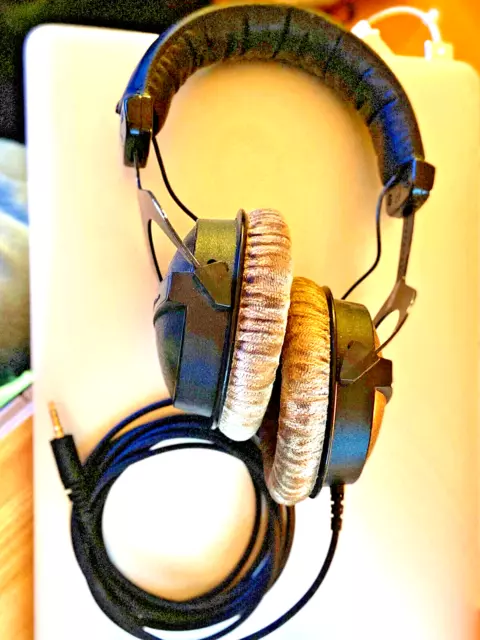 Beyerdynamic DT-770 Over the Ear Headphones - 80ohm (faulty headband and wiring)