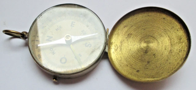 Petite boussole de poche anglaise en laiton des années 1920, objet