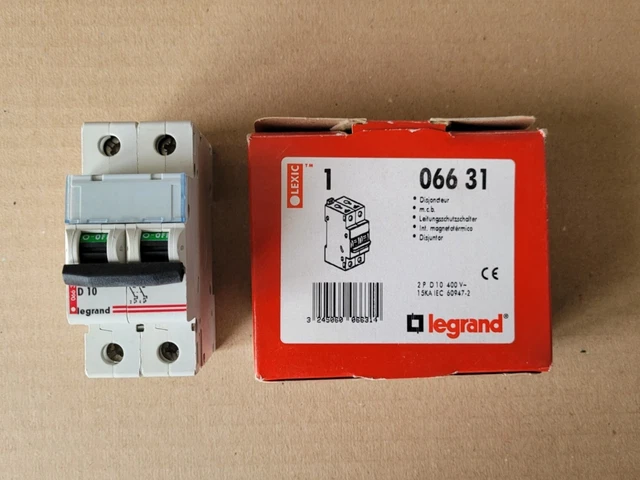 Disjoncteur Legrand DX3 Tétrapolaire 10A - Courbe C - 6/10kA - 4P 400V~ - À Vis - Réf. 407896 - 2