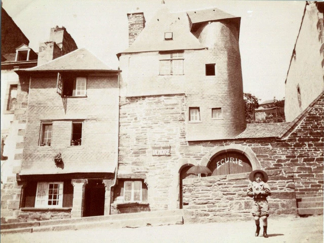 France, rue de Morlaix, maison et écurie à vendre Vintage print,  Tirage citra