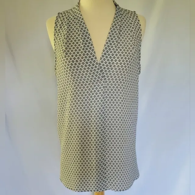 Nice Vince Camuto Womens Sleeveless Blouse.  Size: M. Excellent Condition