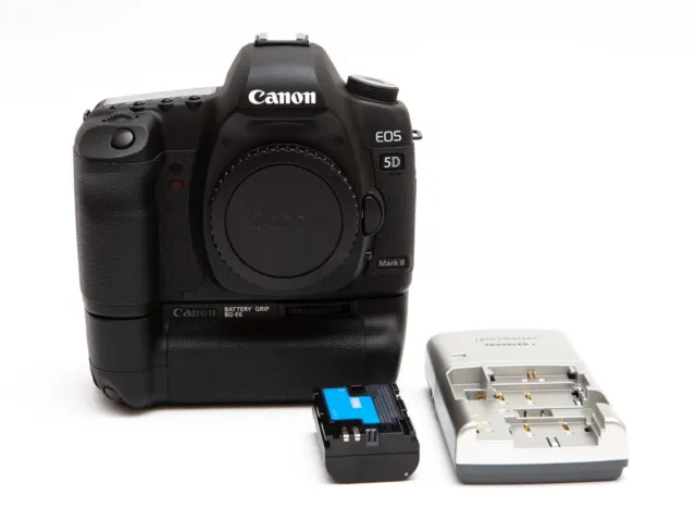 Canon EOS 5D Mark II 21.1 MP Digital SLR Camera + BG-E6 Grip * LOW USE USA Model