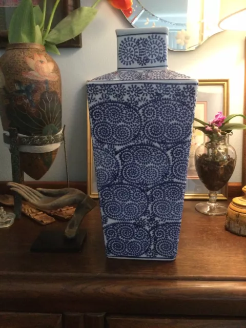 Large Blue And White Chinese Porcelain Vase Or Ginger Jar