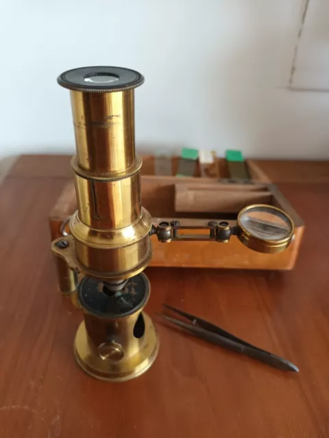 ancien et vieux microscope à niche tambour coffret de voyage