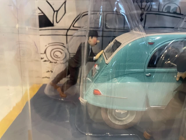 HACHETTE - VOITURE TINTIN 1/24 + FASCICULE - LE TAXI ROUGE - N°25
