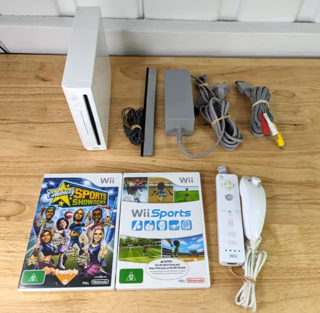 Nintendo Wii Console Bundle Lot | 2 Controllers 2 Games Wii Sports