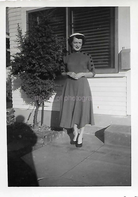 FOUND FASHION PHOTO bw MID CENTURY WOMAN Original Portrait VINTAGE 011 13 P